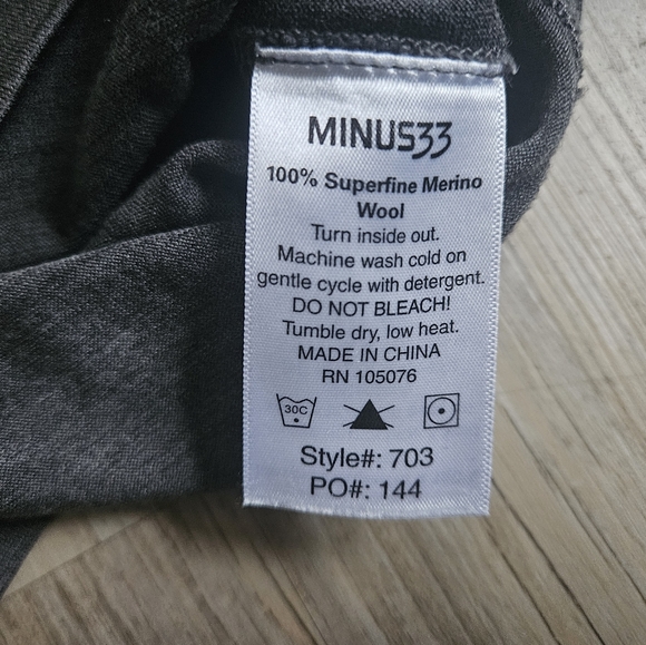 Minus 33 Merino Wool Men's Charcoal Short Sleeve Tee Shirt 100% Wool Small - Picture 4 of 7